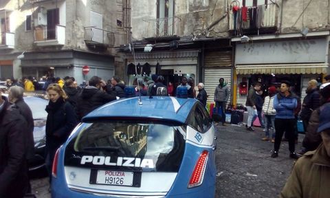 Spari durante una festa a Napoli, ferite due ragazze
