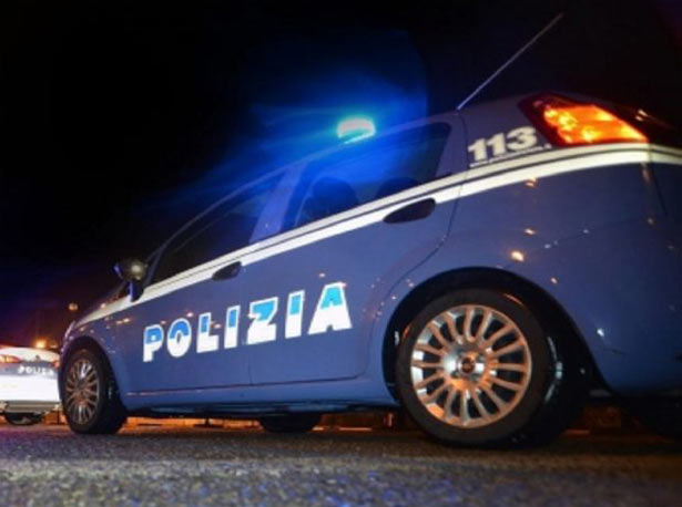 Catania, in fuga dalla Polizia su auto rubata: arrestato 