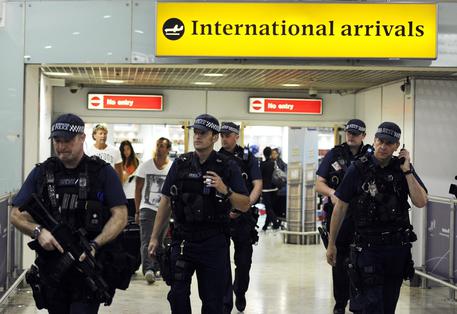 Terrorismo: Gran Bretagna, un uomo arrestato a Heathrow