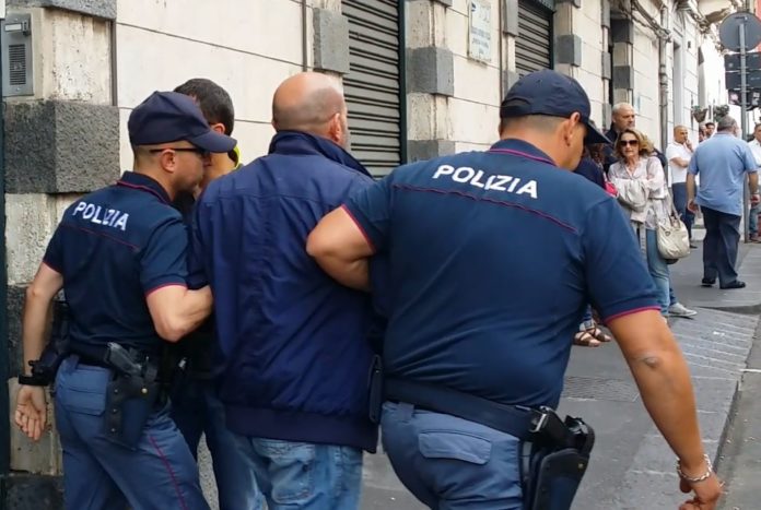 Estorsioni e minace a un imprenditore: 8 arresti a Bari