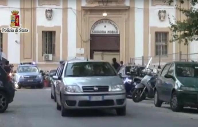 Rapina aggravata in concorso, arrestati due banditi a Palermo