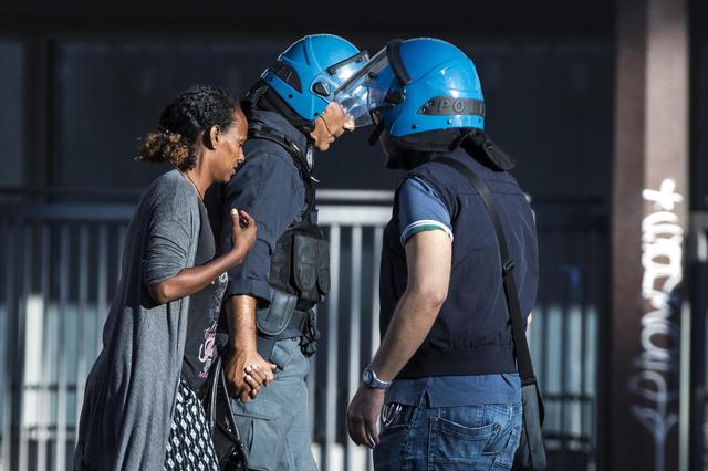 Migranti, gli scontri a Roma: per il capo della polizia "si potevano evitare"