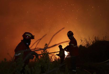 Ophelia alimenta incendi, nove morti tra Spagna e Portogallo