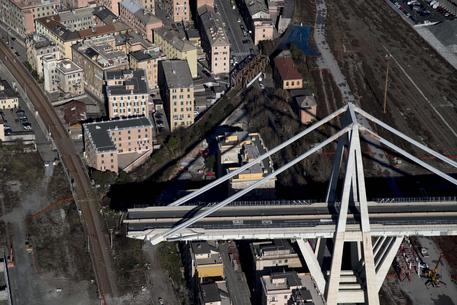 Crollo del ponte di Genova, altri 10 indagati