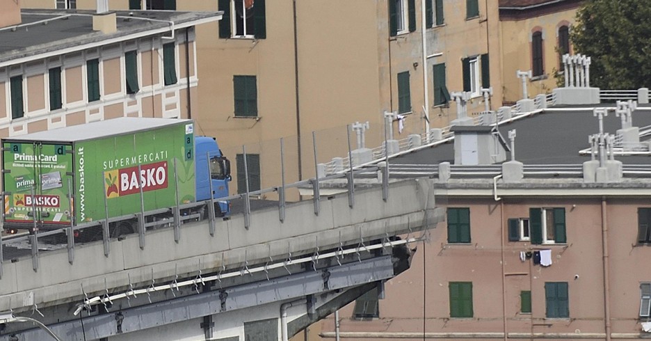 Il crollo del ponte a Genova: i morti salgono a 35