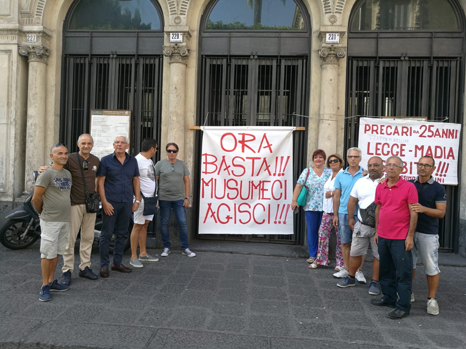 Catania, precari del Teatro Bellini in protesta: chiedono l'indeterminato