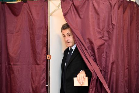 Francia: fermato l'ex presidente Nicolas Sarkozy
