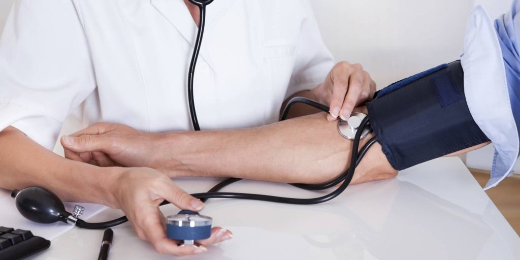 Ridurre la pressione arteriosa dimezza il rischio di ictus 