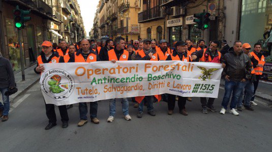 Palermo, forestali: i sindacati occupano la sala blu di Palazzo d'Orleans
