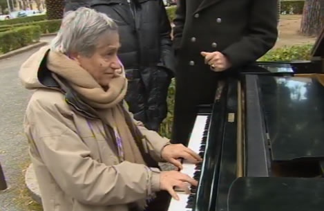 Palermo, pianoforte in strada: prosegue la protesta del Brass Group