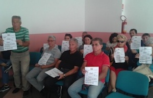 "No al terzo centro per i migranti", a Città Giardino occupata la delegazione comunale