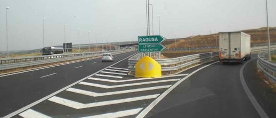 Ragusa - Catania non va in gara, botta e risposta Cancelleri - Musumeci