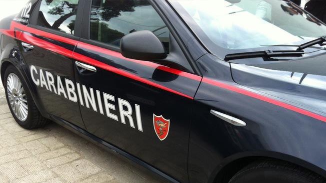 Rapiscono un ventunenne nel Barese, i carabinieri lo liberano: 5 arresti