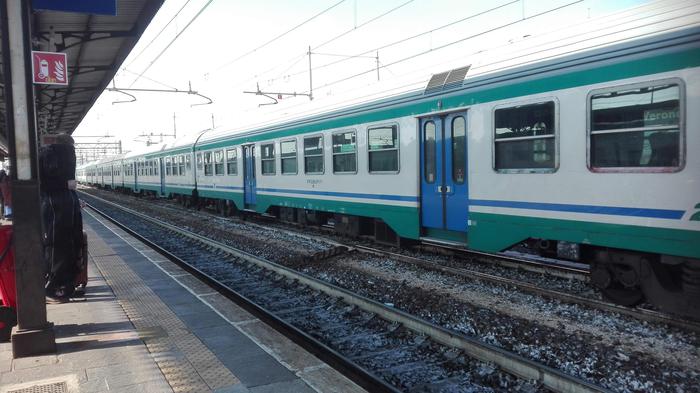 Reggio Calabria, si toglie la vita gettandosi sotto il treno