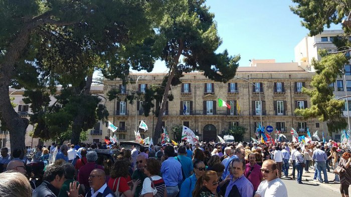 Regionali dal 2015 senza contratto: sit-in a Palermo