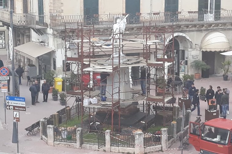 Modica, lavori di restauro al Monumento ai Caduti di piazza Municipio
