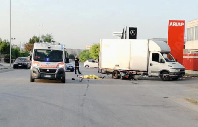 Scontro tra un furgone e una moto: morto a Ragusa nella zona industriale