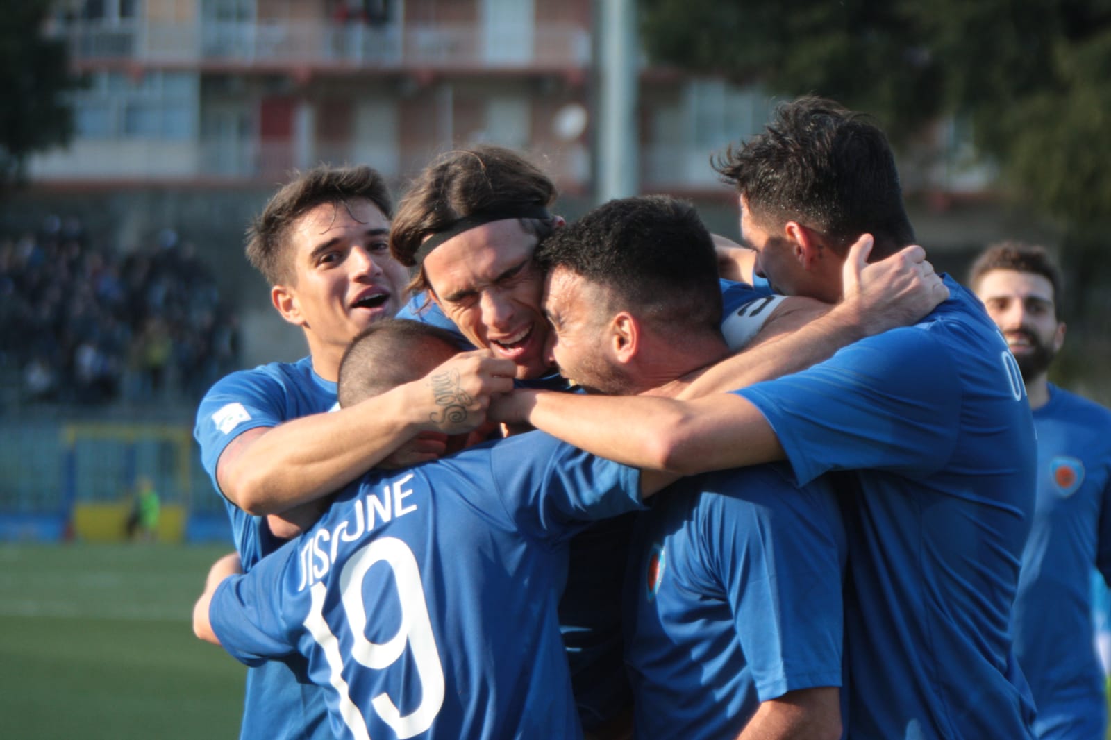 Il Siracusa vince il derby col Catania, 90 minuti di delirio "azzurro"