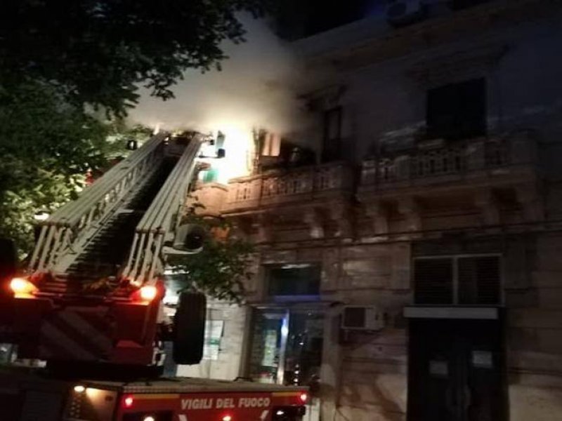 Inferno di fuoco in una casa a Messina: morti due fratellini di 10 e 13 anni