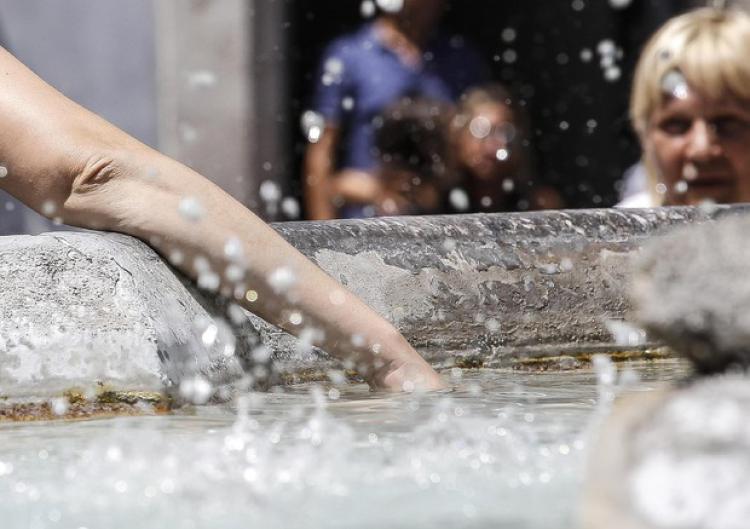 Siccità, Roma rischia: acqua 'a ore' e il Vaticano chiude le fontane