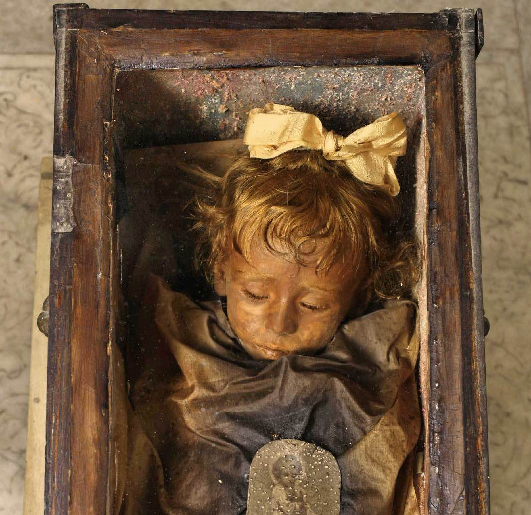 Modica, al Palazzo della Cultura la storia della "mummia bambina" di Palermo