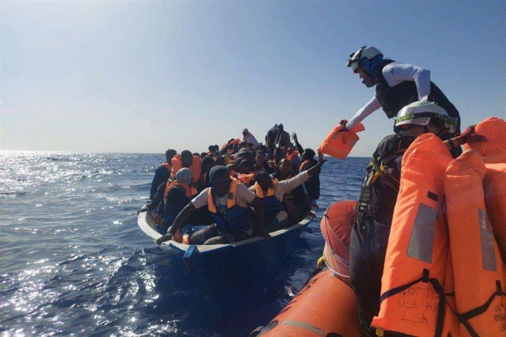 Alarm Phone, 50 migranti soccorsi a largo di Lampedusa