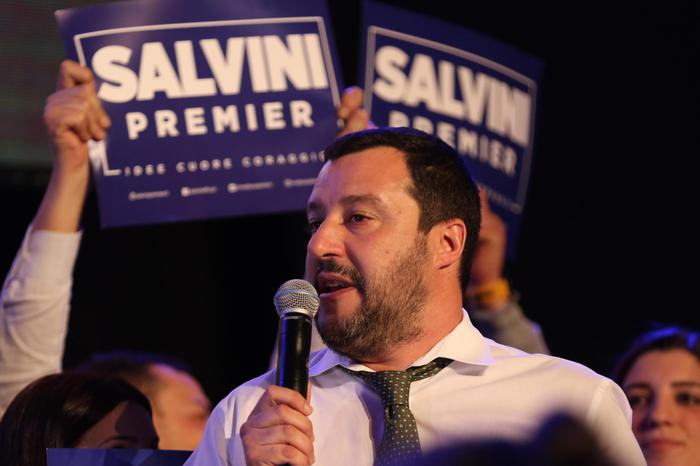 Scontro Salvini - De Magistris, il leader della Lega: sarò presto a Napoli