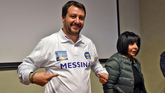 Salvini a Messina: chiamiamo tutti alla ribellione per sbarchi zero