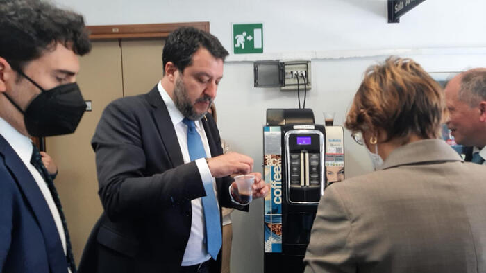  Open Arms, pausa per un guasto: panelle e cannolo per Salvini a Palermo