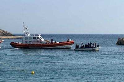 Ventuno migranti sbarcano a Lampedusa con una barchetta