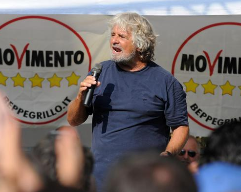 "Sorpasso" M5s preoccupa Pd, minoranza dem attacca Renzi