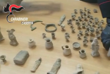 Droga e reperti archeologici nel Casertano: un arresto