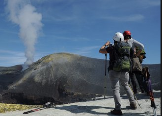 "Non era abilitato a portare turisti sull'Etna", denunciato per truffa