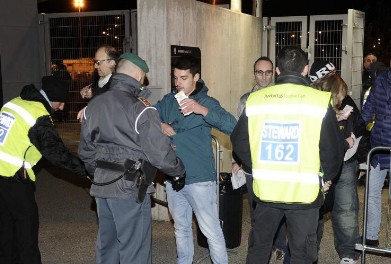 Ultrà del Napoli picchiano uno stewart a Milano: tre arresti