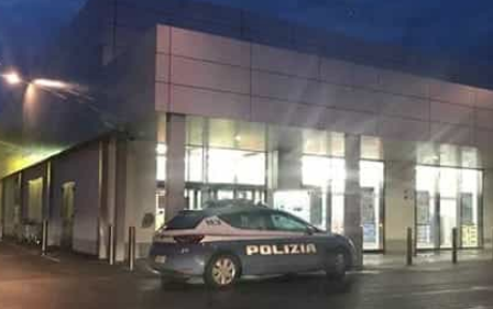 Palermo, tre banditi assaltano ipermercato Lidl di viale della Regione
