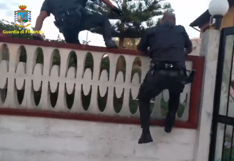 Ispica, sorpresi con 190 chili di marijuana: due arresti VIDEO