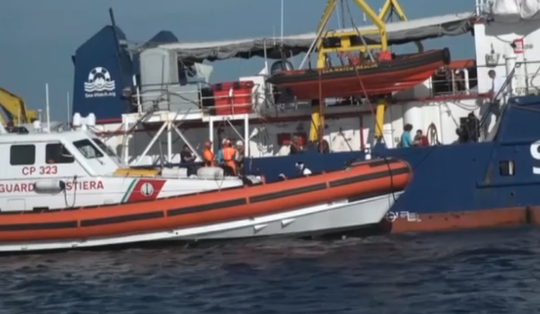 La Sea Watch 3 lascia Siracusa: migranti in viaggio verso Catania