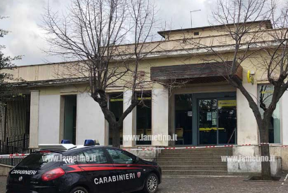 Tre banditi assaltano un ufficio postale  di Lamezia Terme