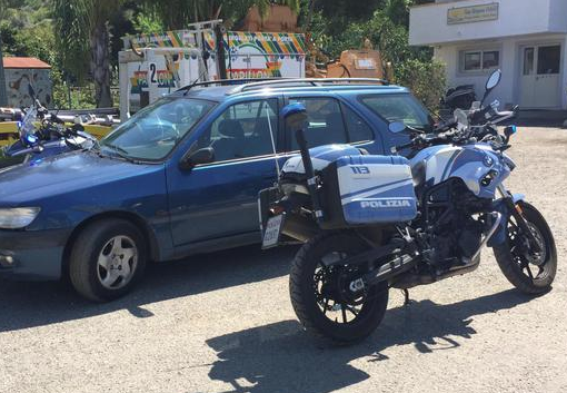 Tamponano auto per estorcere denaro, due arresti a Reggio Calabria