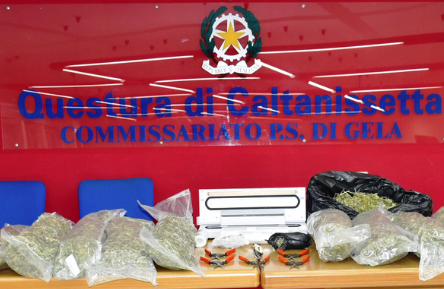 Sorpresi in un casolare con 20 chili di marijuana: quattro arresti a Butera