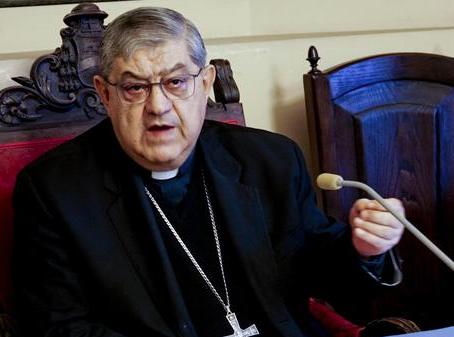 Il cardinale di Napoli da Noemi: "Killer come belve, la porterò dal Papa"