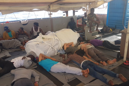 Sea Watch, sì allo sbarco si 10 migranti a Lampedusa per cure mediche
