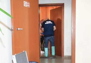 Accoltella e uccide la moglie nel sonno: anziano arrestato a Modena