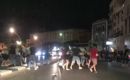 Rissa alla Cala a Palermo fra tre gruppi:il video postato su Facebook