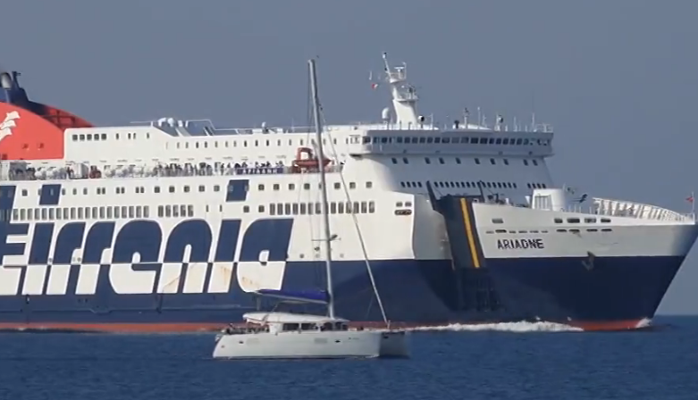 Traghetto arriva a Palermo con 4 ore di ritardo: viaggio da incubo