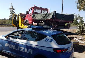 Sequestrato autocarro a Catania, trasportava rifiuti speciali: 2 denunciati