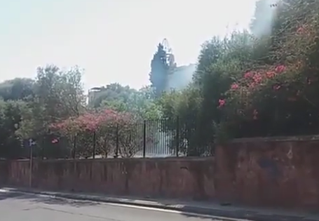 Incendio al Parco Gioeni a Catania: focolai accesi in più punti