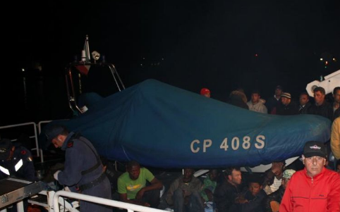 La Guardia costiera mette in salvo 20 migranti nel mare di Sciacca