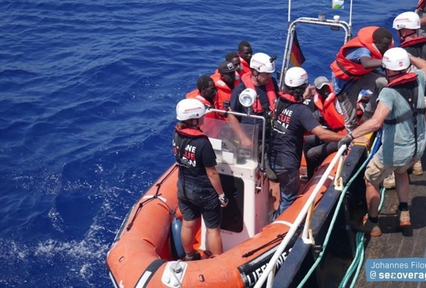 Nuovo naufragio a largo della Libia, già recuperati 40 morti