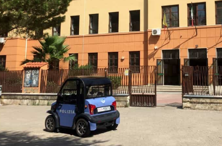 Organizzano una maxi rissa all'uscita di scuola a Palermo: arriva la polizia